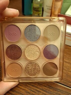 bdb Billion Dollar Beauty 9-Color Eyeshadow Palette 10.8g New